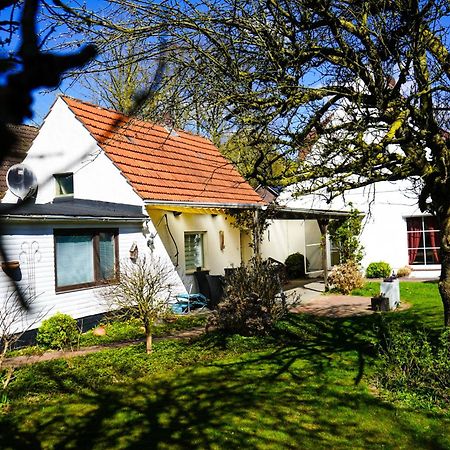 Gemuetliches Haus Mit Grossem Traumhaften Garten BRE Exterior foto