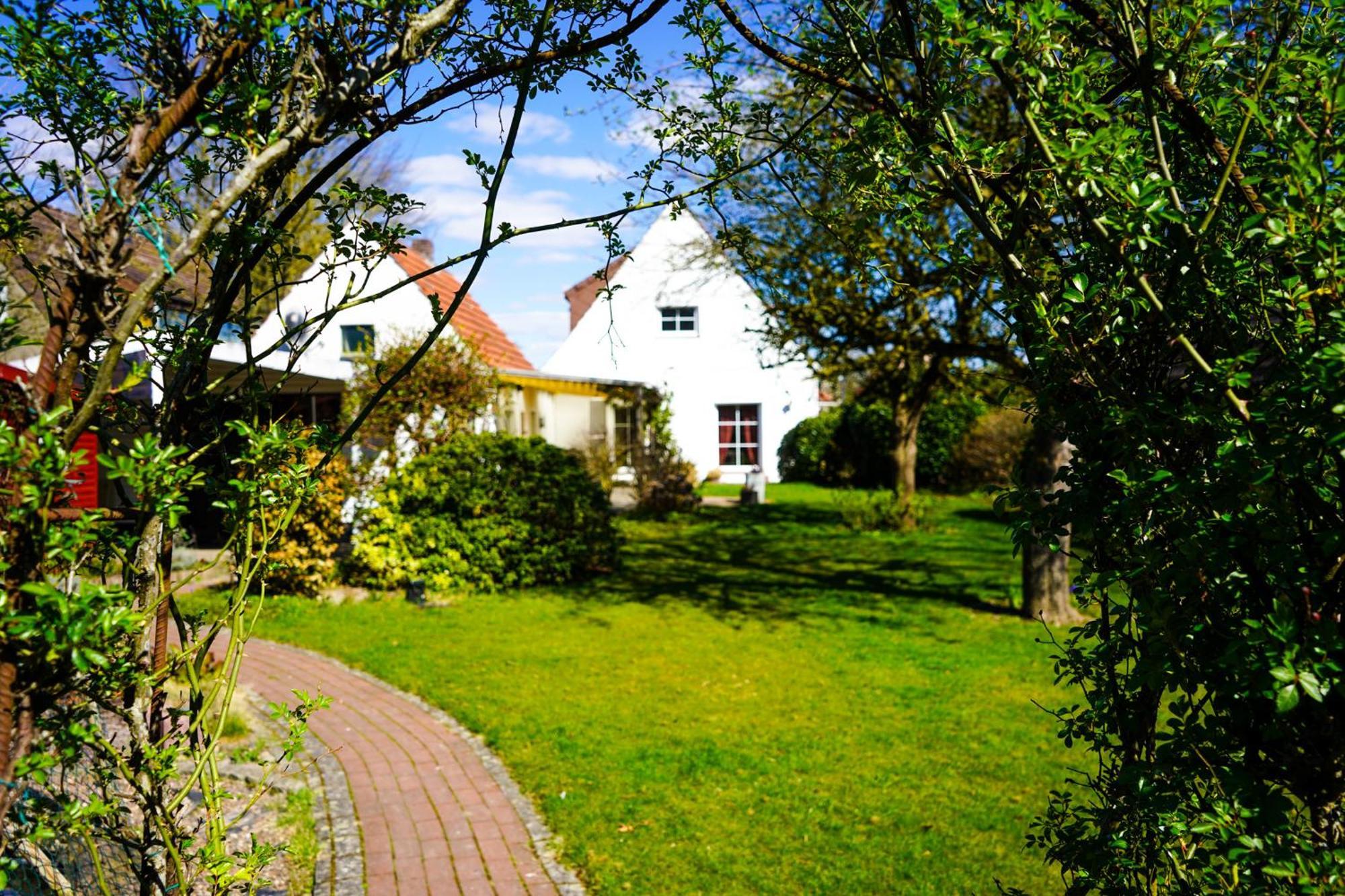Gemuetliches Haus Mit Grossem Traumhaften Garten BRE Exterior foto
